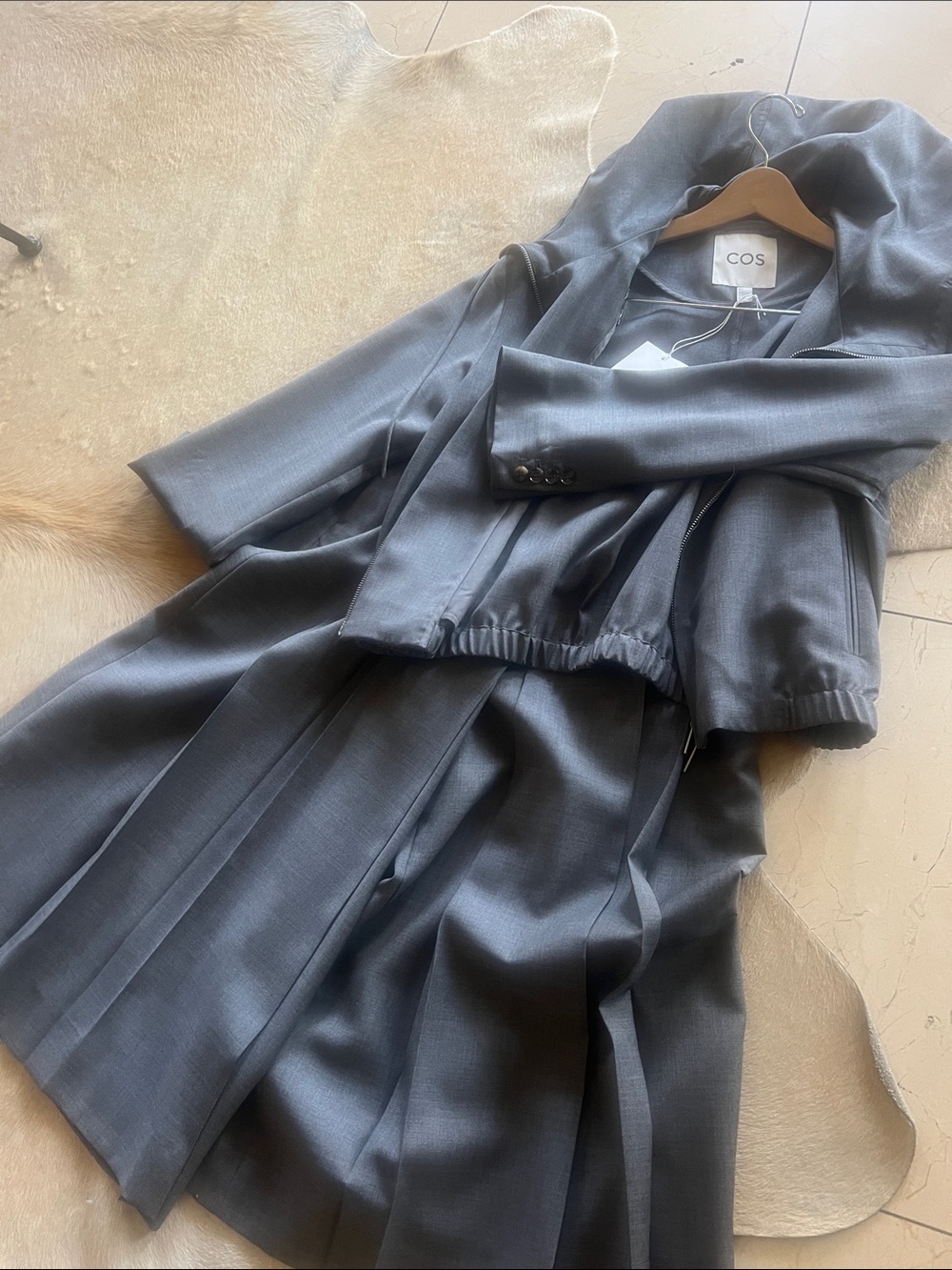 COS tailored set with folded a line skirt and a hooded jacket 6 - Picture 13 of 14